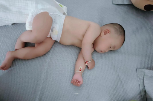 陕西宝宝几个月可以吃水果